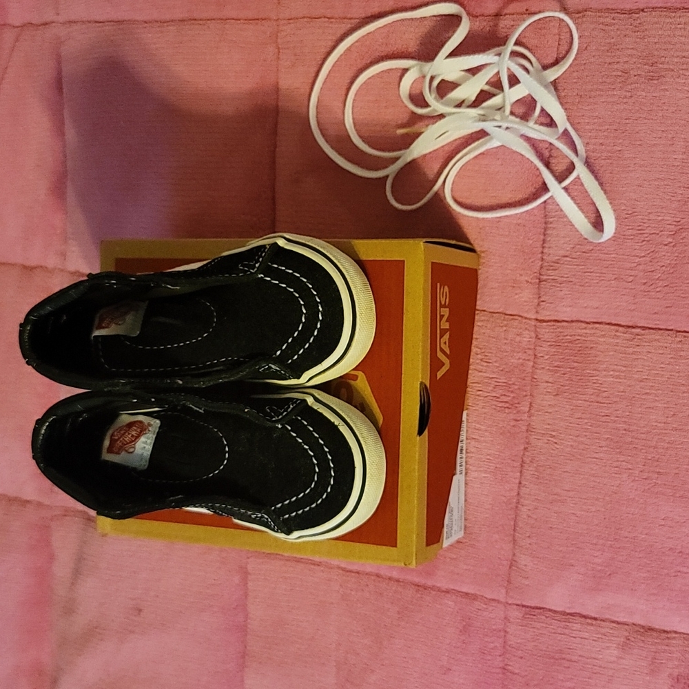 Preloved Toddlers Black/True White Sk8-Hi Vans size 5.0